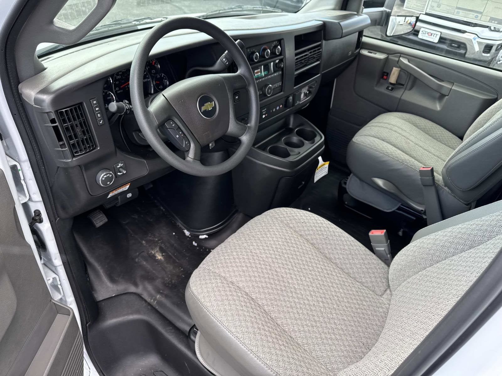 2026 Chevrolet Express Cutaway 3500 1WT