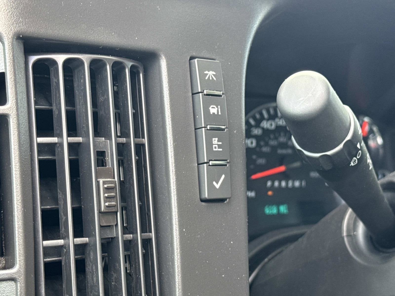 2026 Chevrolet Express Cutaway 3500 1WT