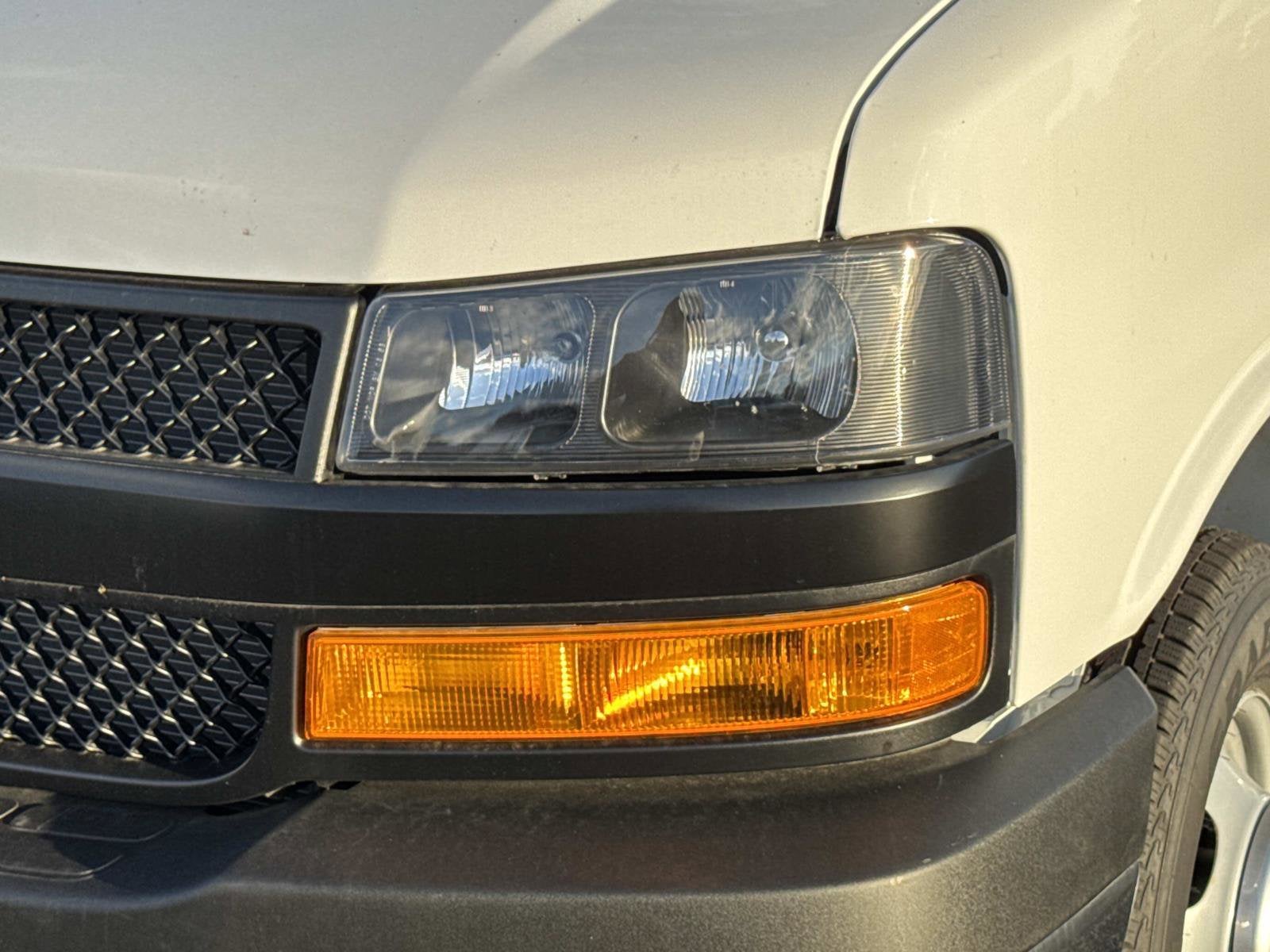 2025 Chevrolet Express Cutaway 3500 1WT