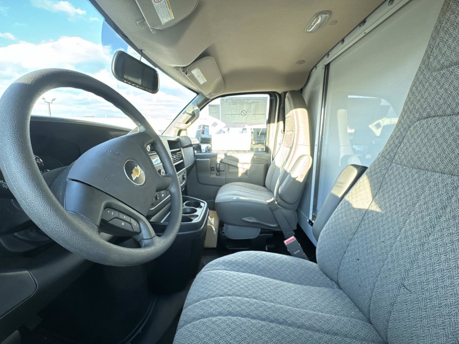 2025 Chevrolet Express Cutaway 3500 1WT