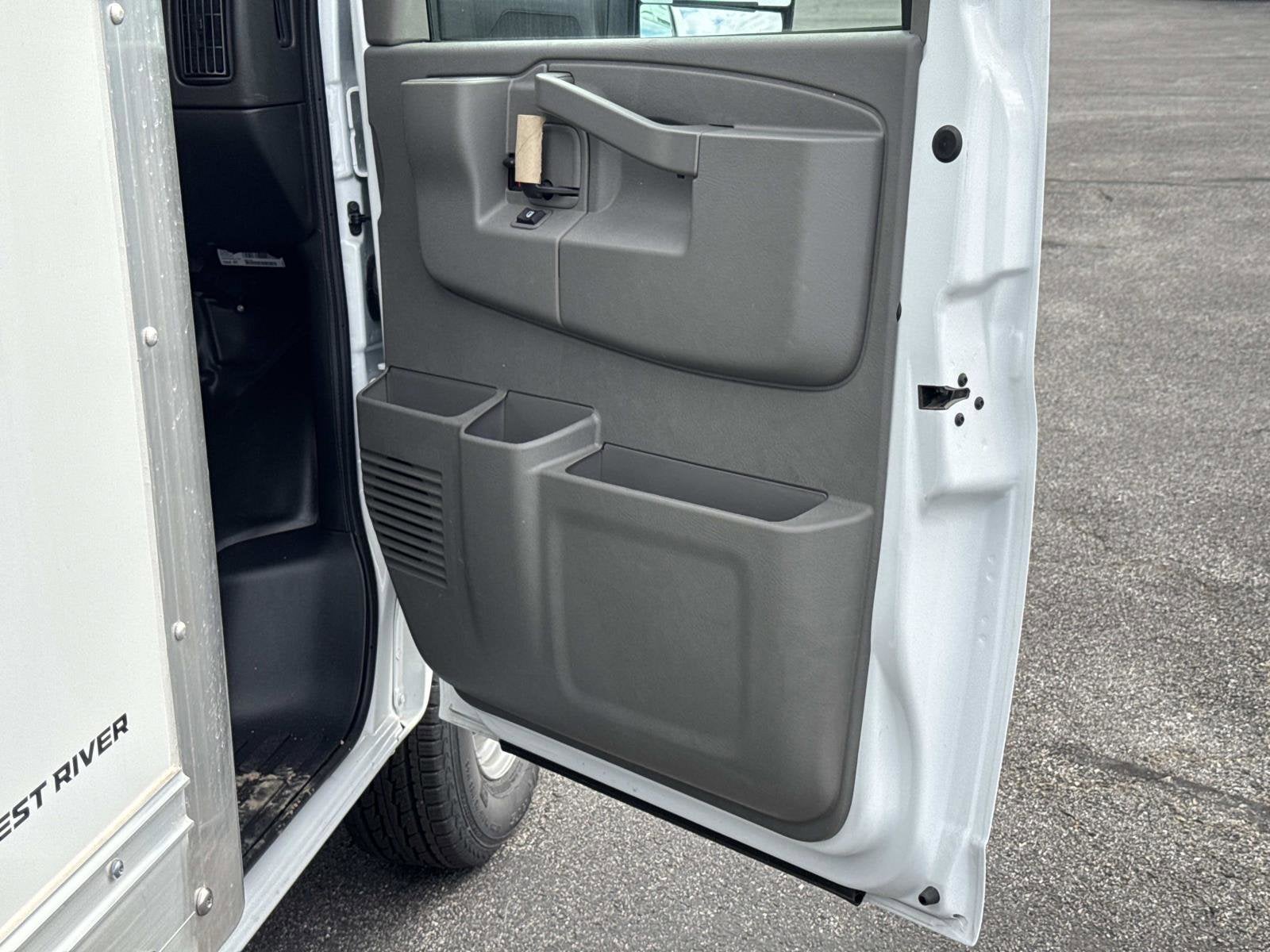 2026 Chevrolet Express Cutaway 3500 1WT