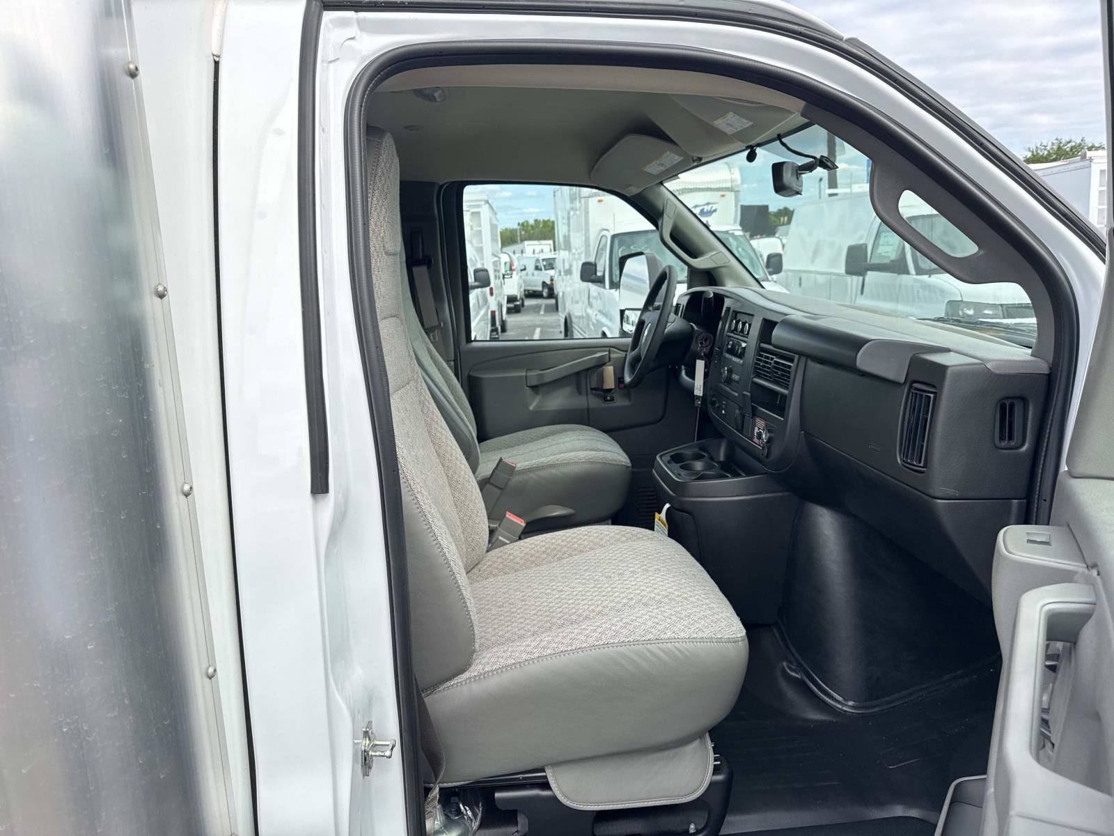 2026 Chevrolet Express Cutaway 3500 1WT