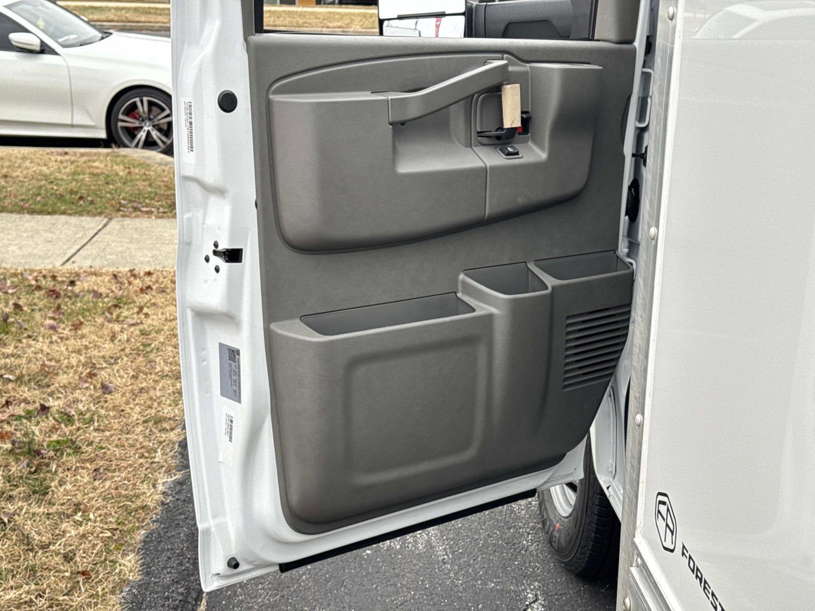 2026 Chevrolet Express Cutaway 3500 1WT