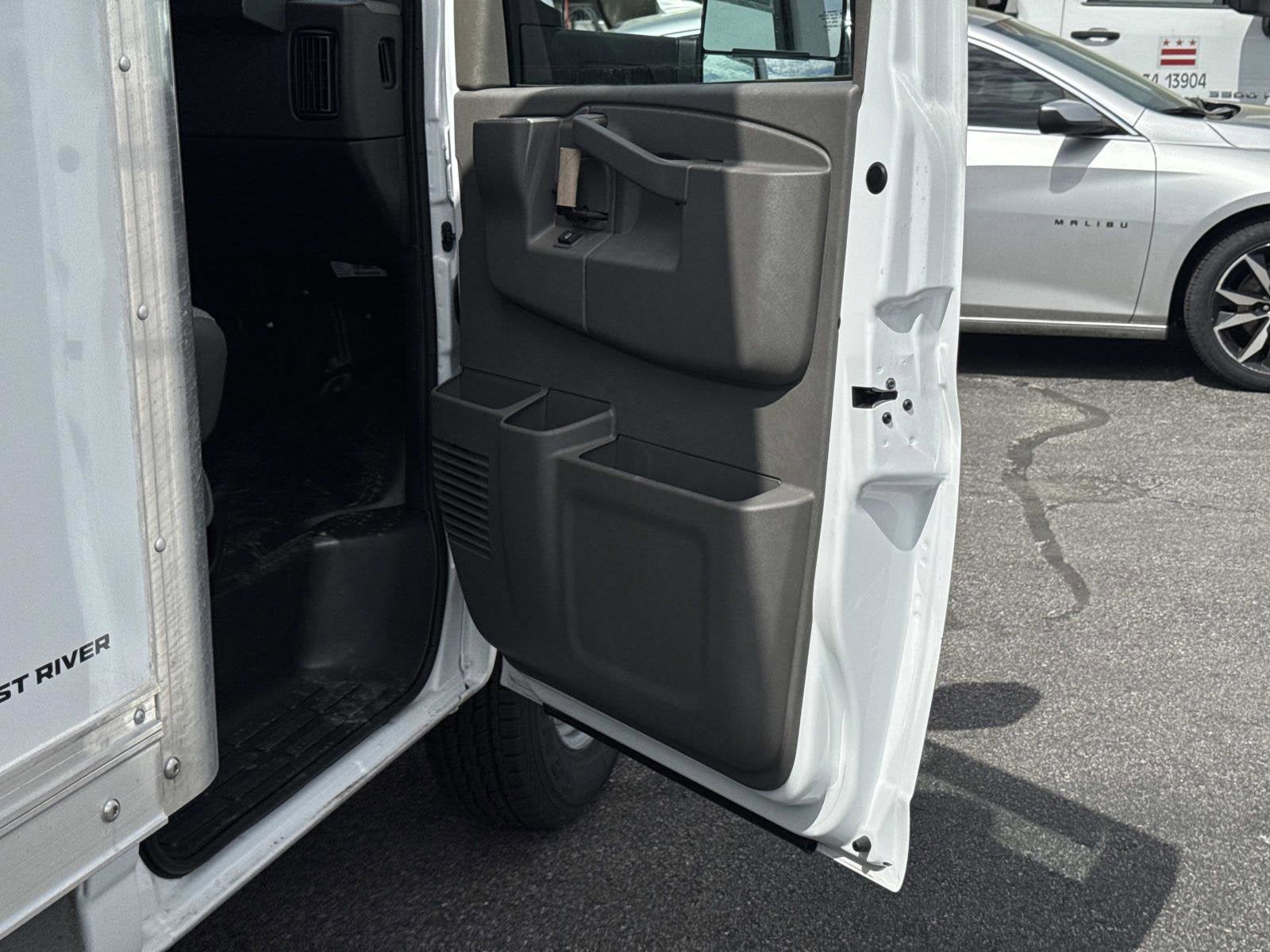 2026 Chevrolet Express Cutaway 3500 1WT