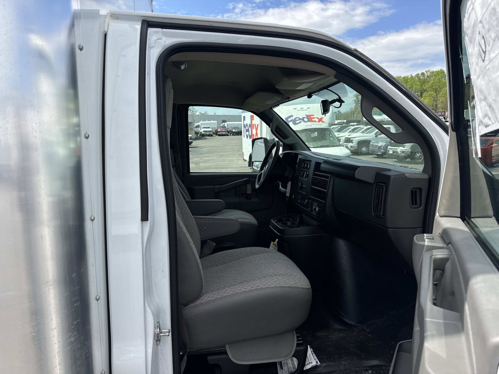 2026 Chevrolet Express Cutaway 3500 1WT