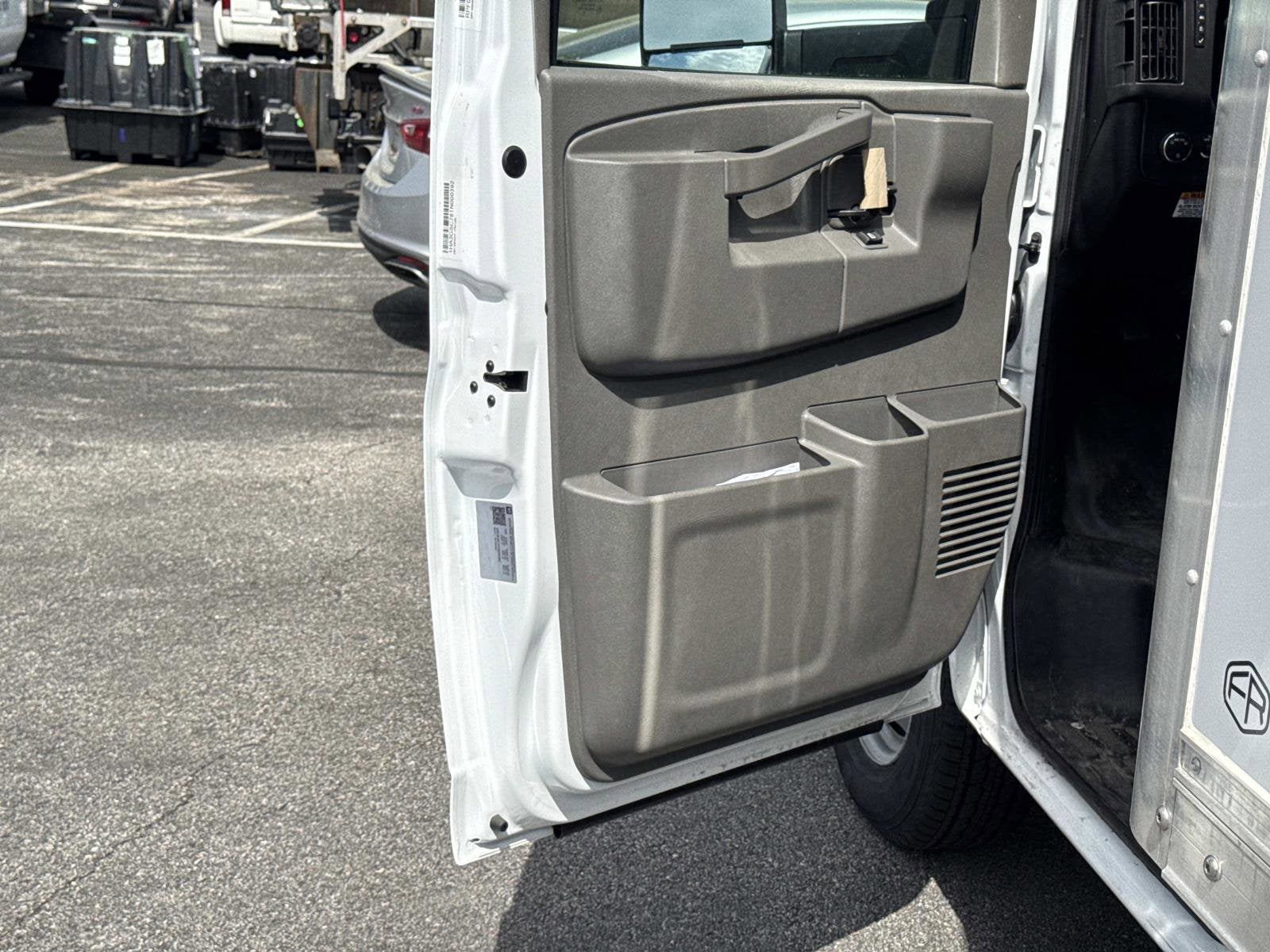 2026 Chevrolet Express Cutaway 3500 1WT