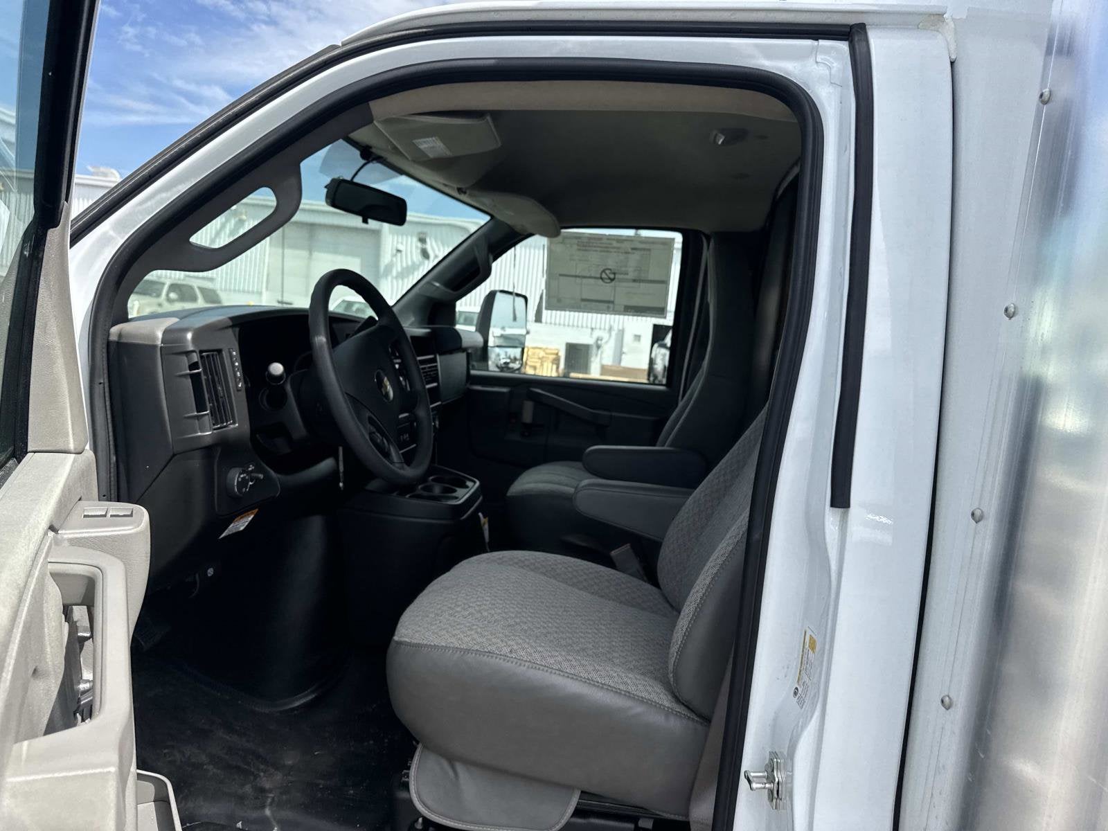 2026 Chevrolet Express Cutaway 3500 1WT