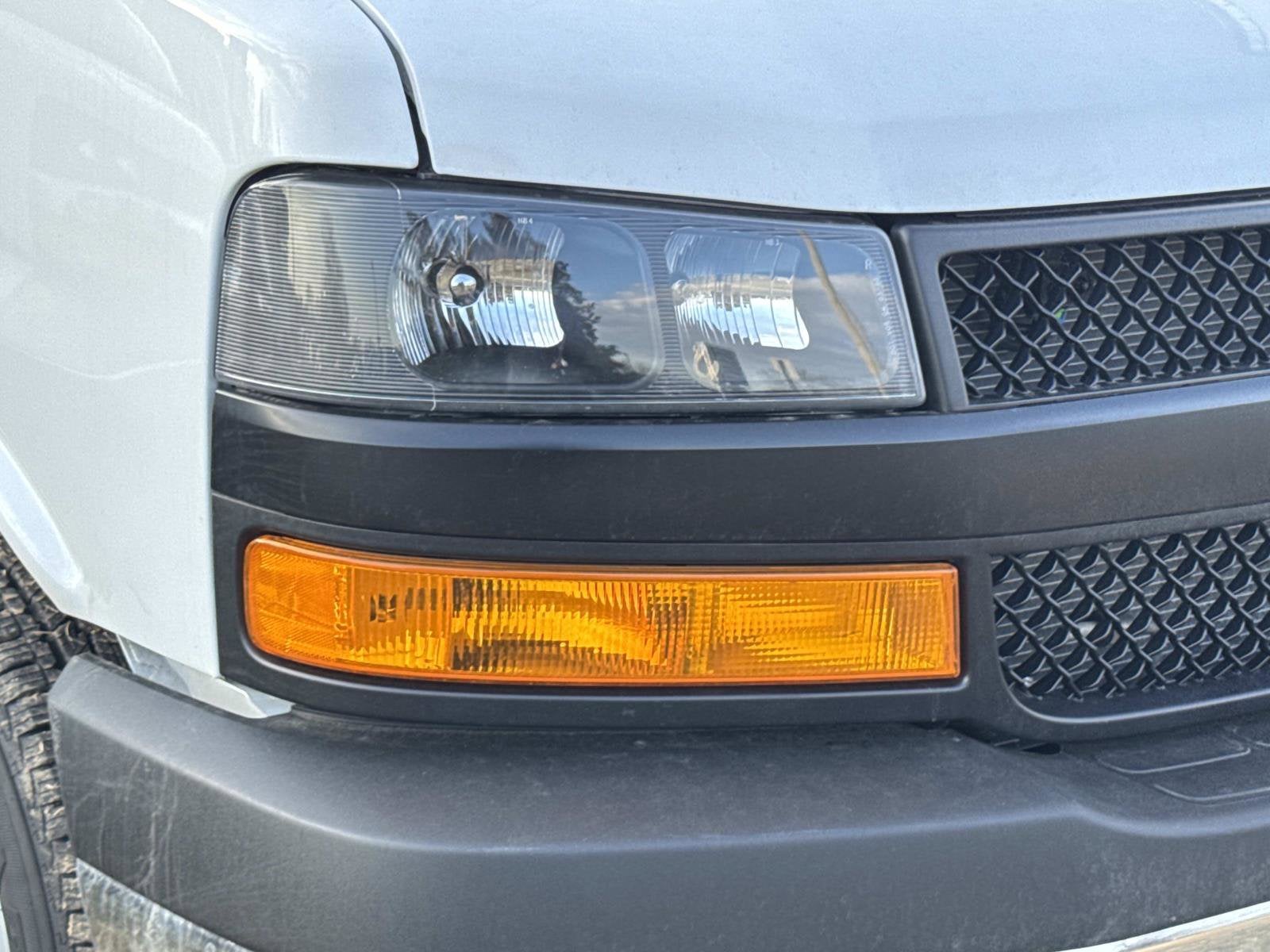 2025 Chevrolet Express Cutaway 3500 1WT