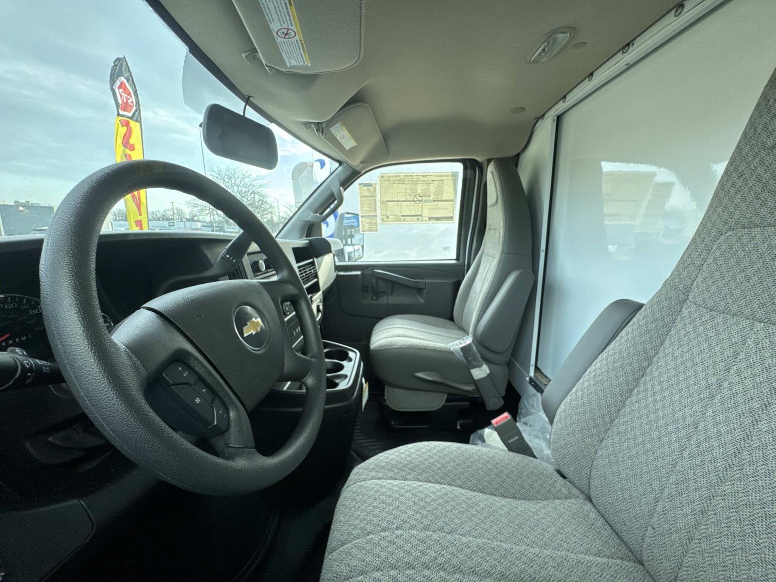 2025 Chevrolet Express Cutaway 3500 1WT