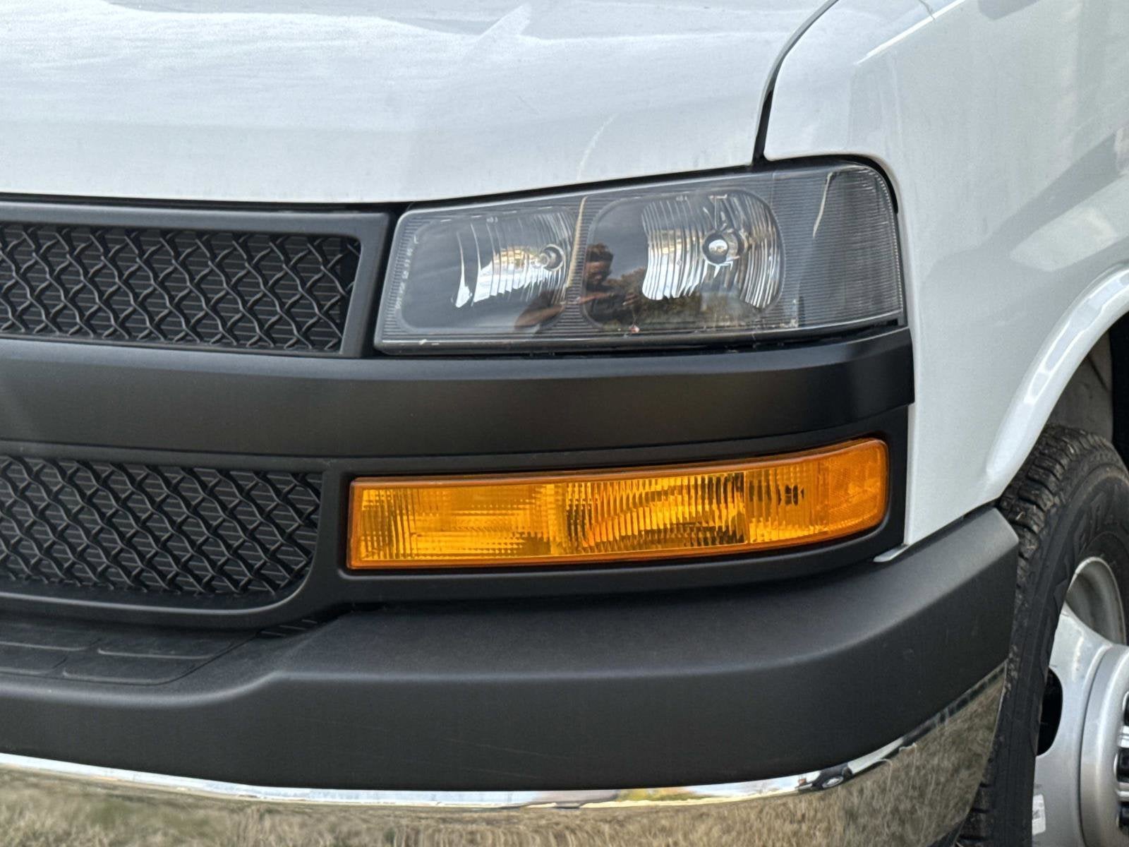 2025 Chevrolet Express Cutaway 3500 1WT