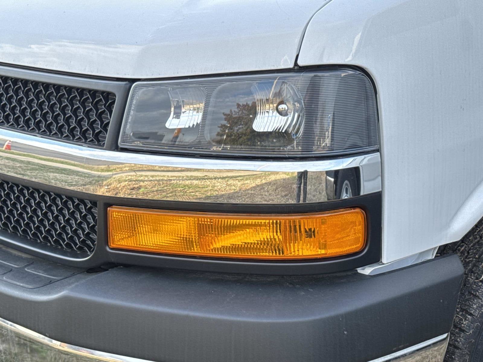 2025 Chevrolet Express Cutaway 3500 1WT