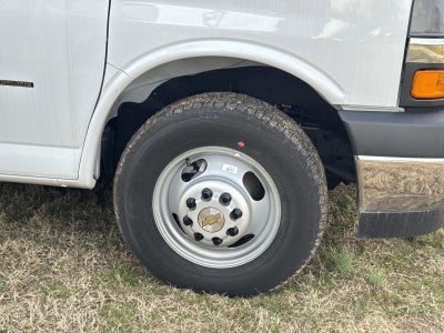 2025 Chevrolet Express Cutaway 3500 1WT