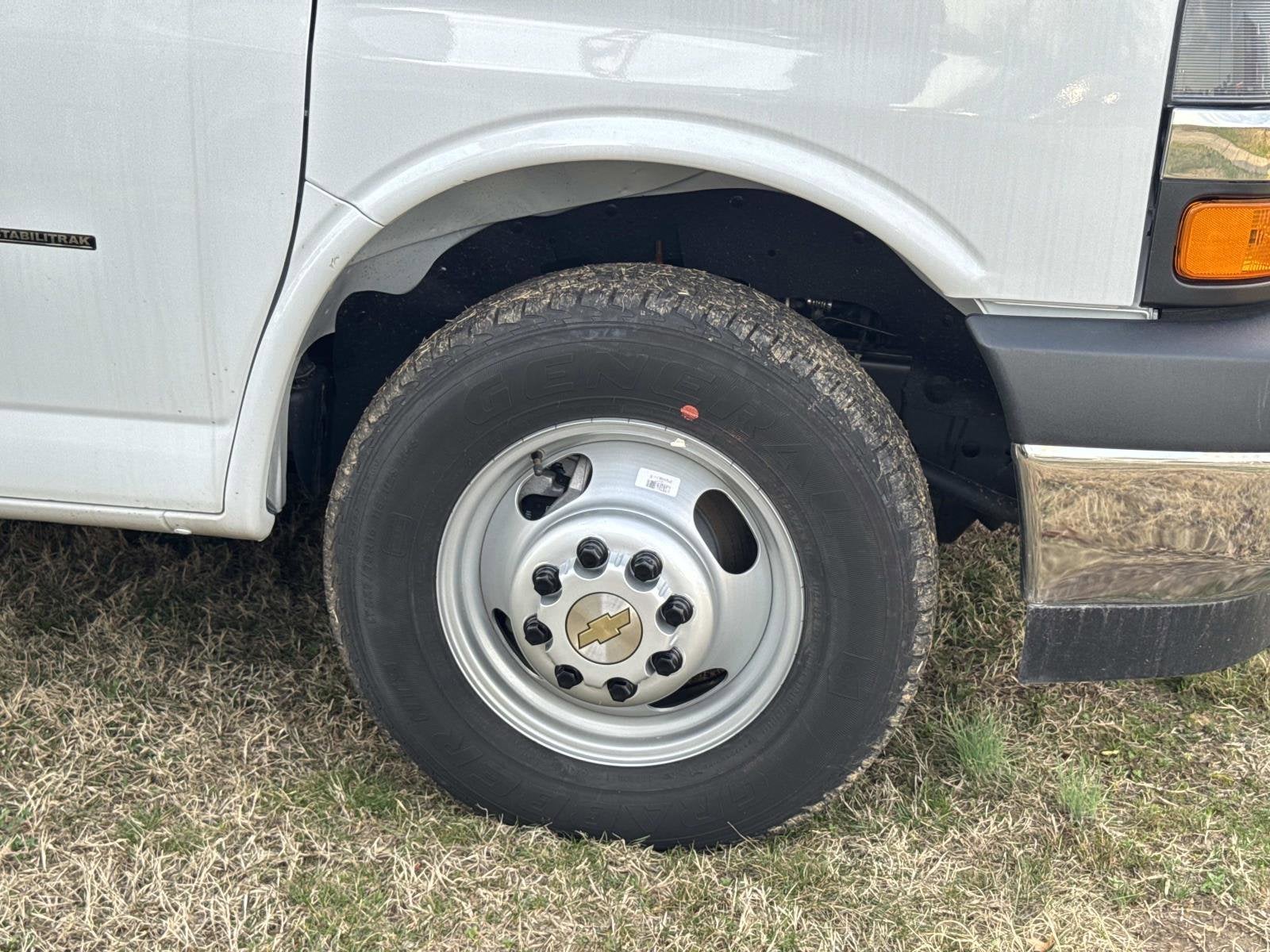 2025 Chevrolet Express Cutaway 3500 1WT