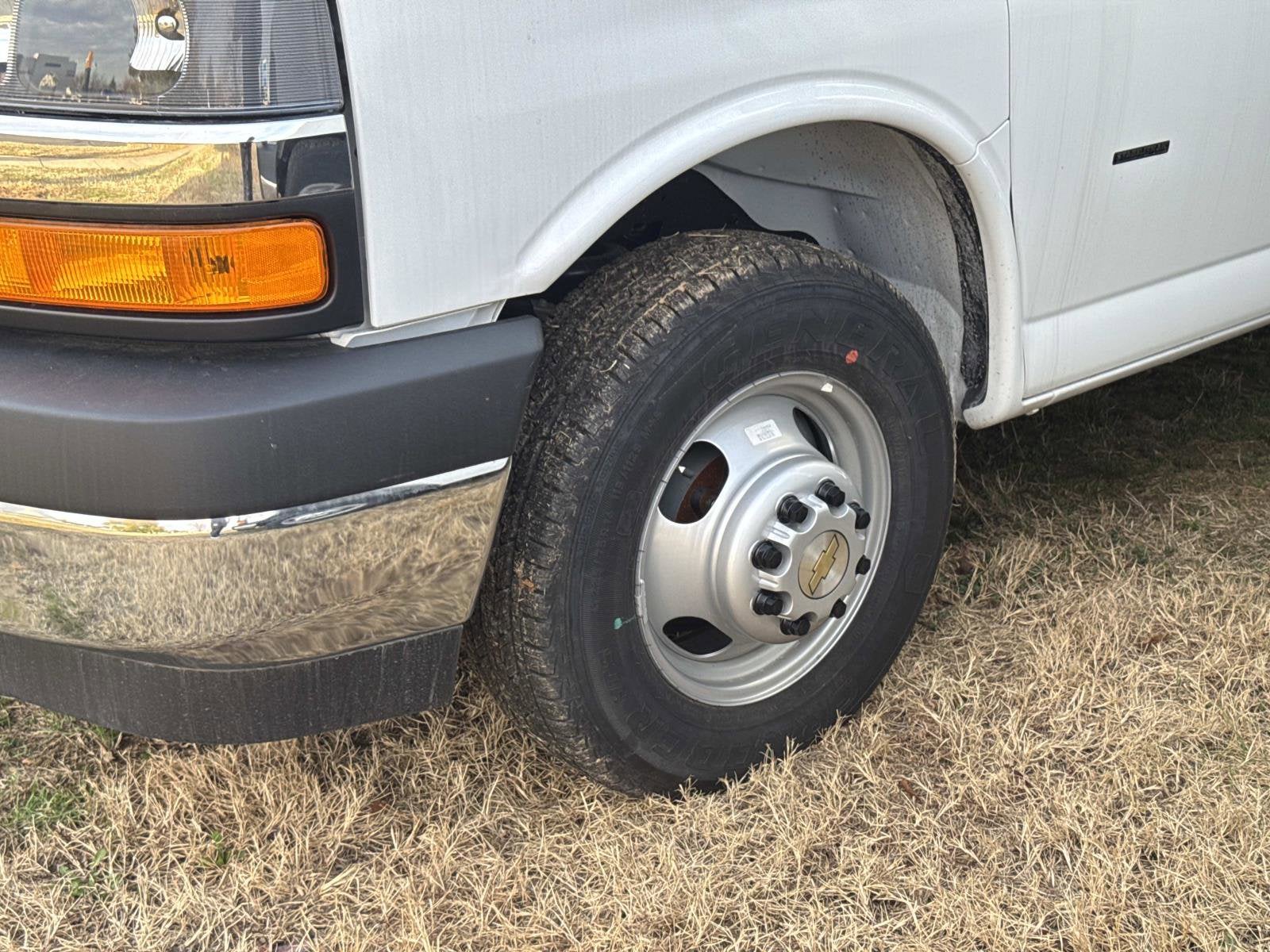 2025 Chevrolet Express Cutaway 3500 1WT