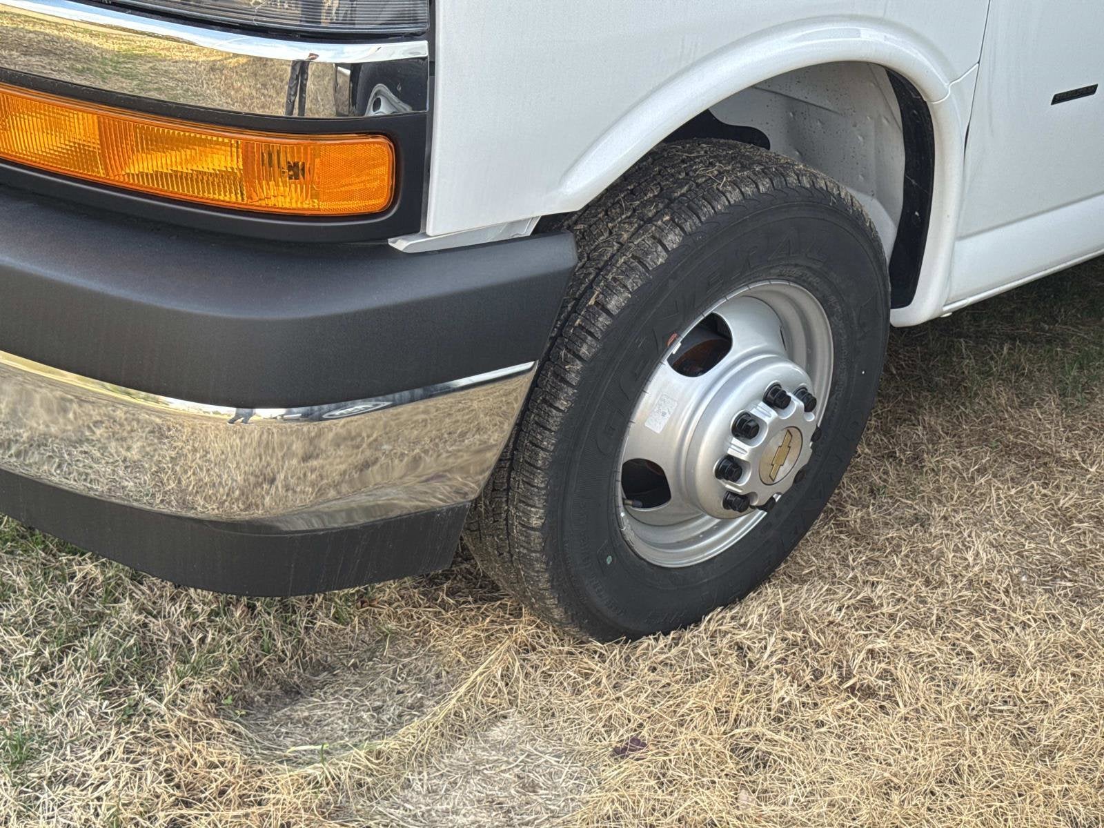 2025 Chevrolet Express Cutaway 3500 1WT