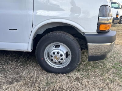 2025 Chevrolet Express Cutaway 3500 1WT