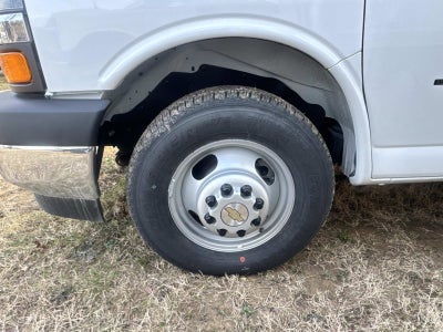 2025 Chevrolet Express Cutaway 3500 1WT