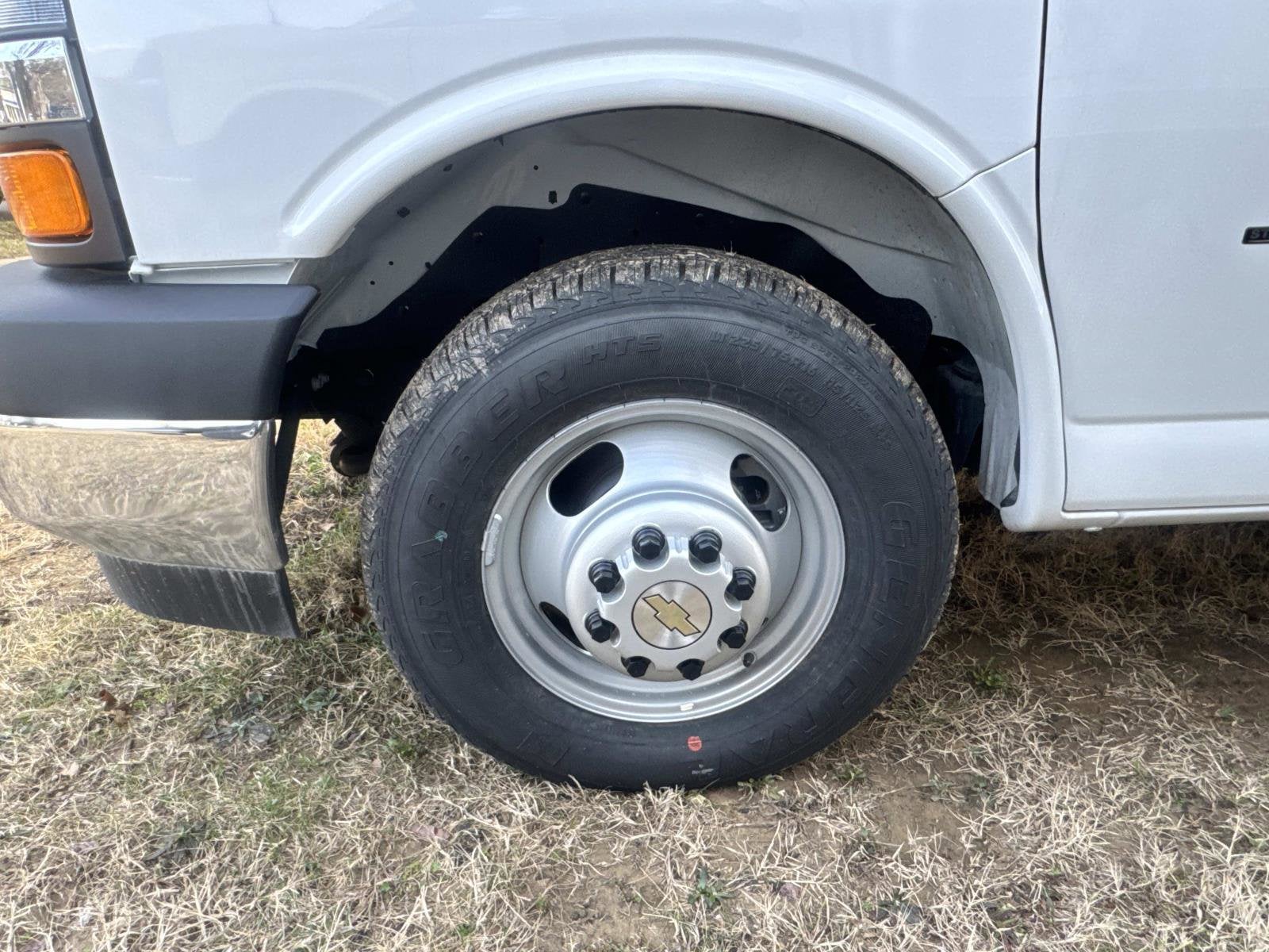 2025 Chevrolet Express Cutaway 3500 1WT