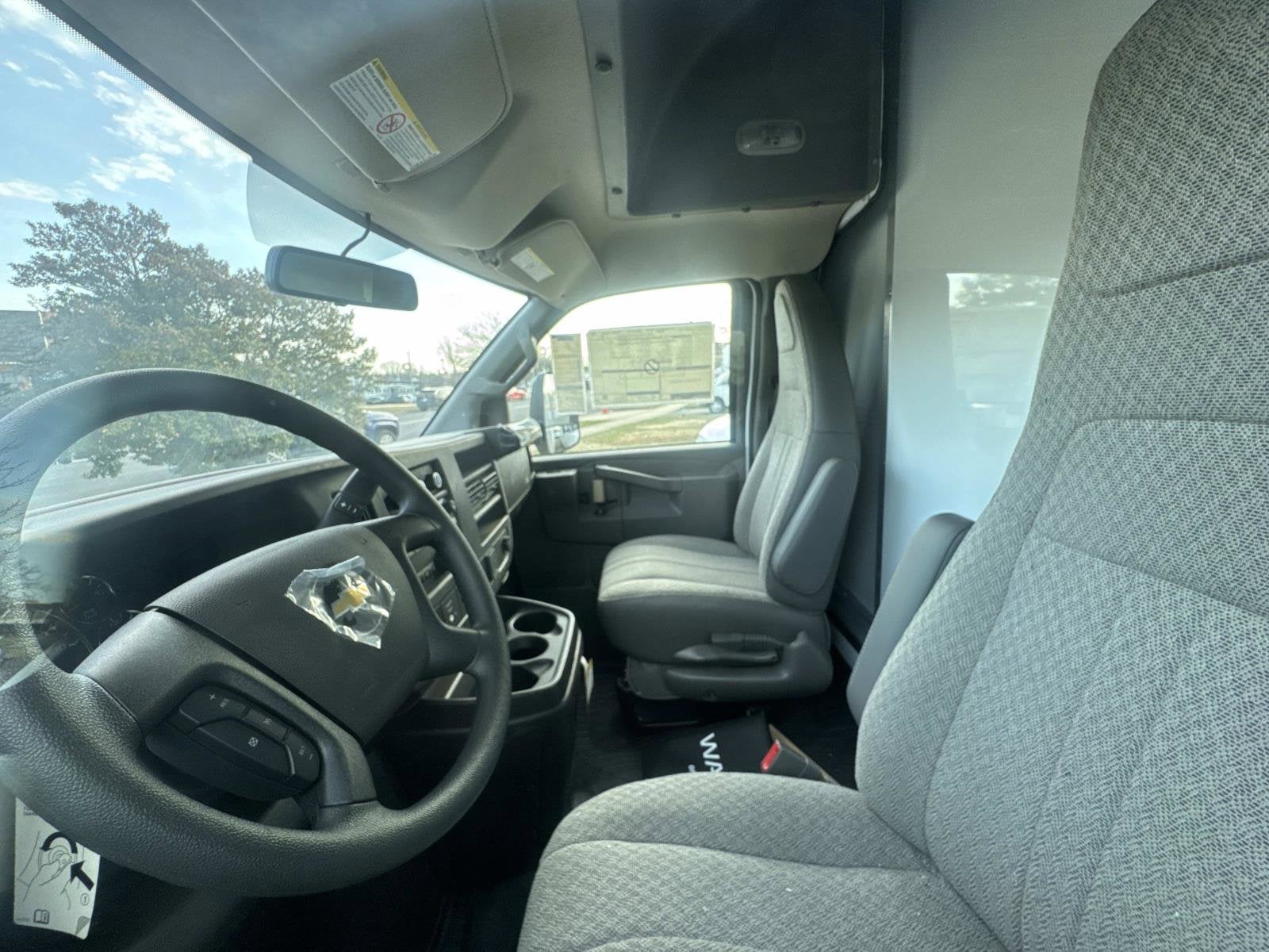 2025 Chevrolet Express Cutaway 3500 1WT