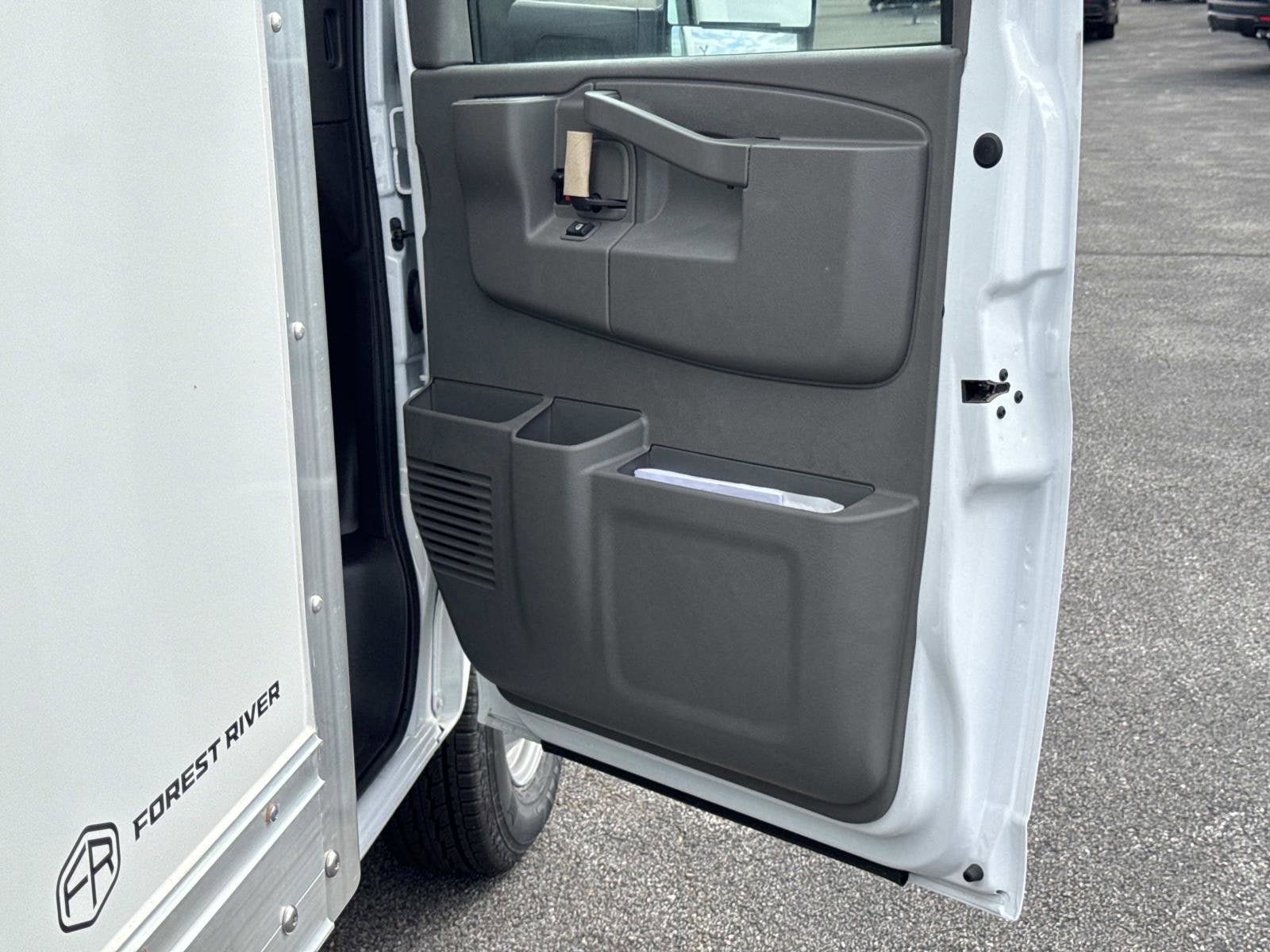 2026 Chevrolet Express Cutaway 4500 2WT