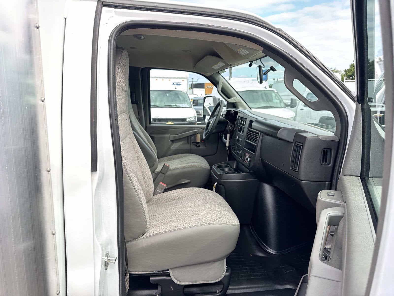 2026 Chevrolet Express Cutaway 4500 2WT