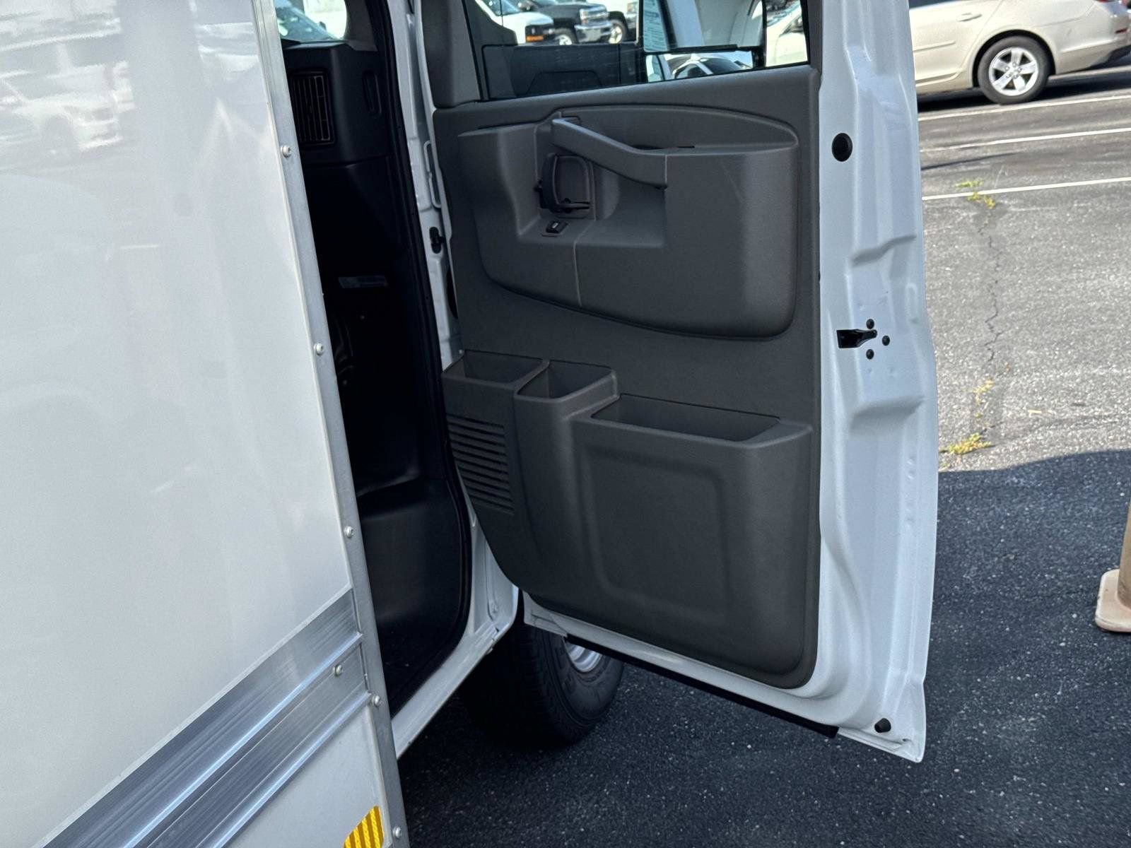 2026 Chevrolet Express Cutaway 4500 2WT