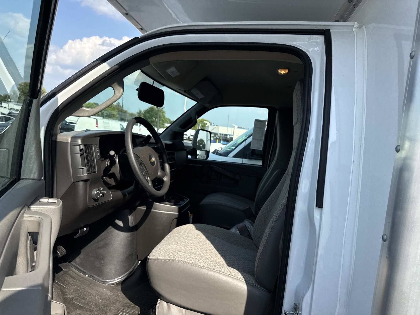 2026 Chevrolet Express Cutaway 4500 2WT