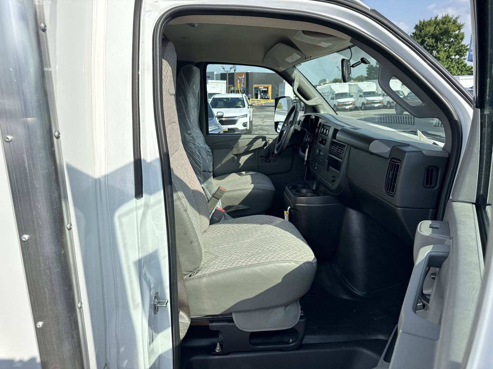 2026 Chevrolet Express Cutaway 4500 2WT