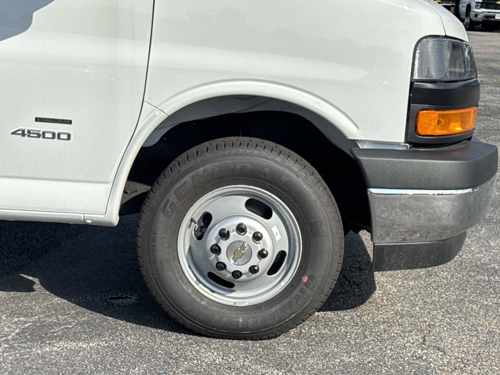 2026 Chevrolet Express Cutaway 4500 2WT