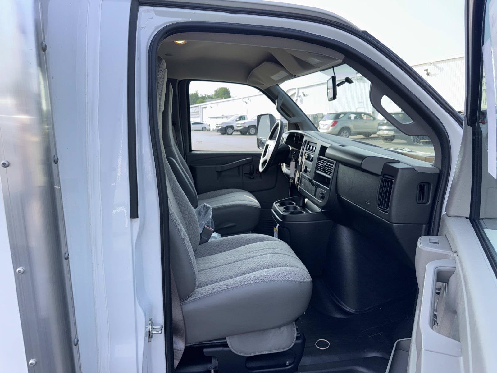 2026 Chevrolet Express Cutaway 4500 2WT