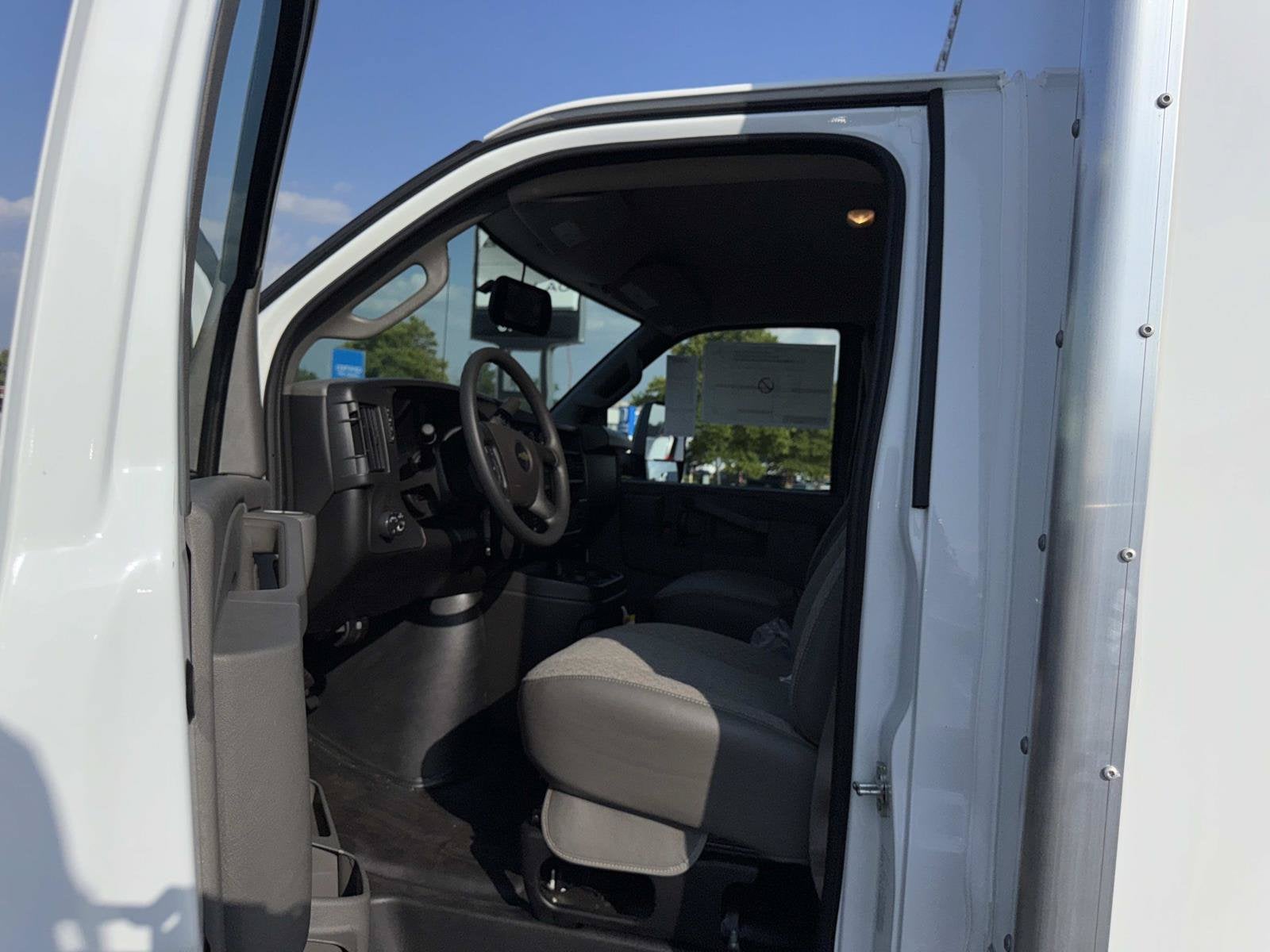 2026 Chevrolet Express Cutaway 4500 2WT