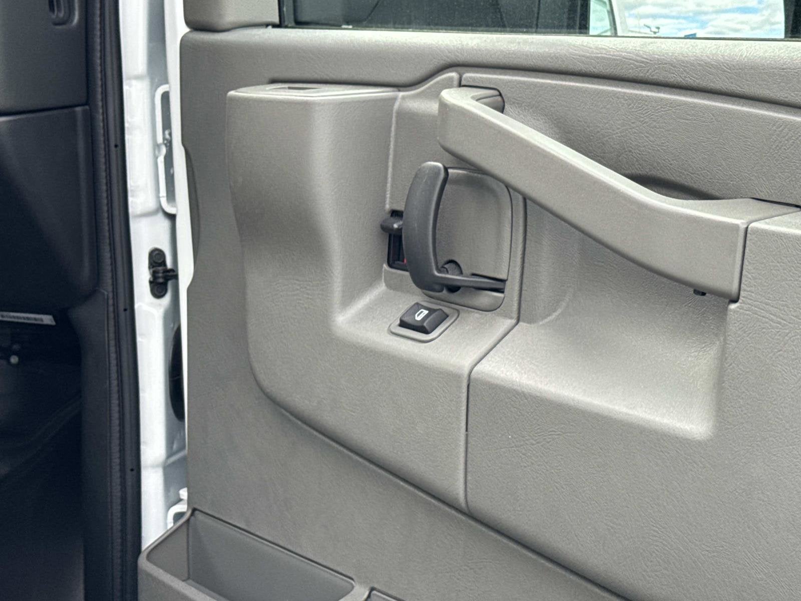 2026 Chevrolet Express Cutaway 4500 2WT