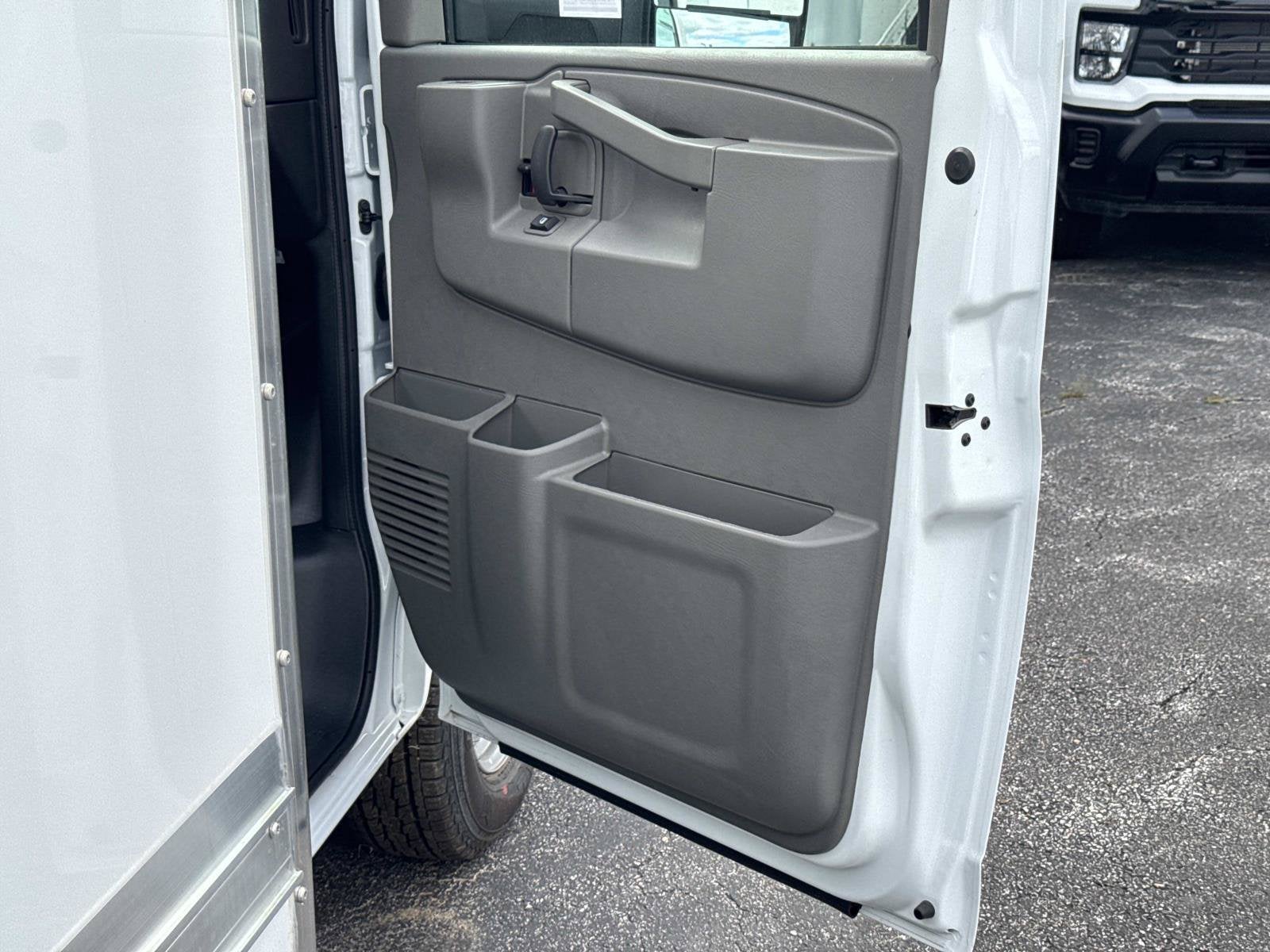 2026 Chevrolet Express Cutaway 4500 2WT