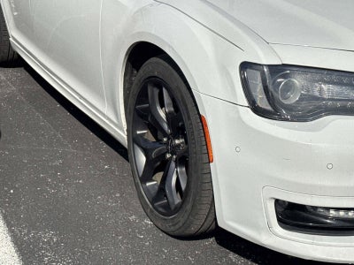 2022 Chrysler 300 Touring L