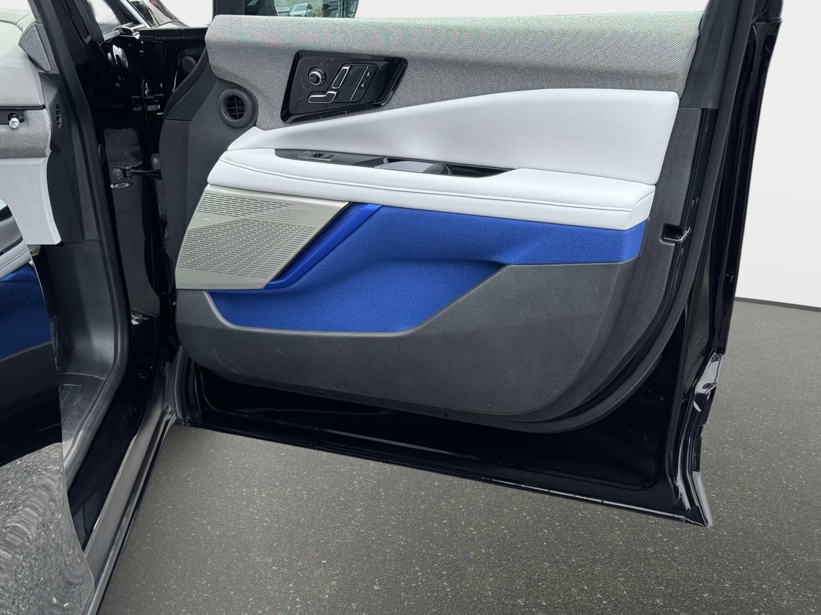 2025 Cadillac OPTIQ Luxury 1