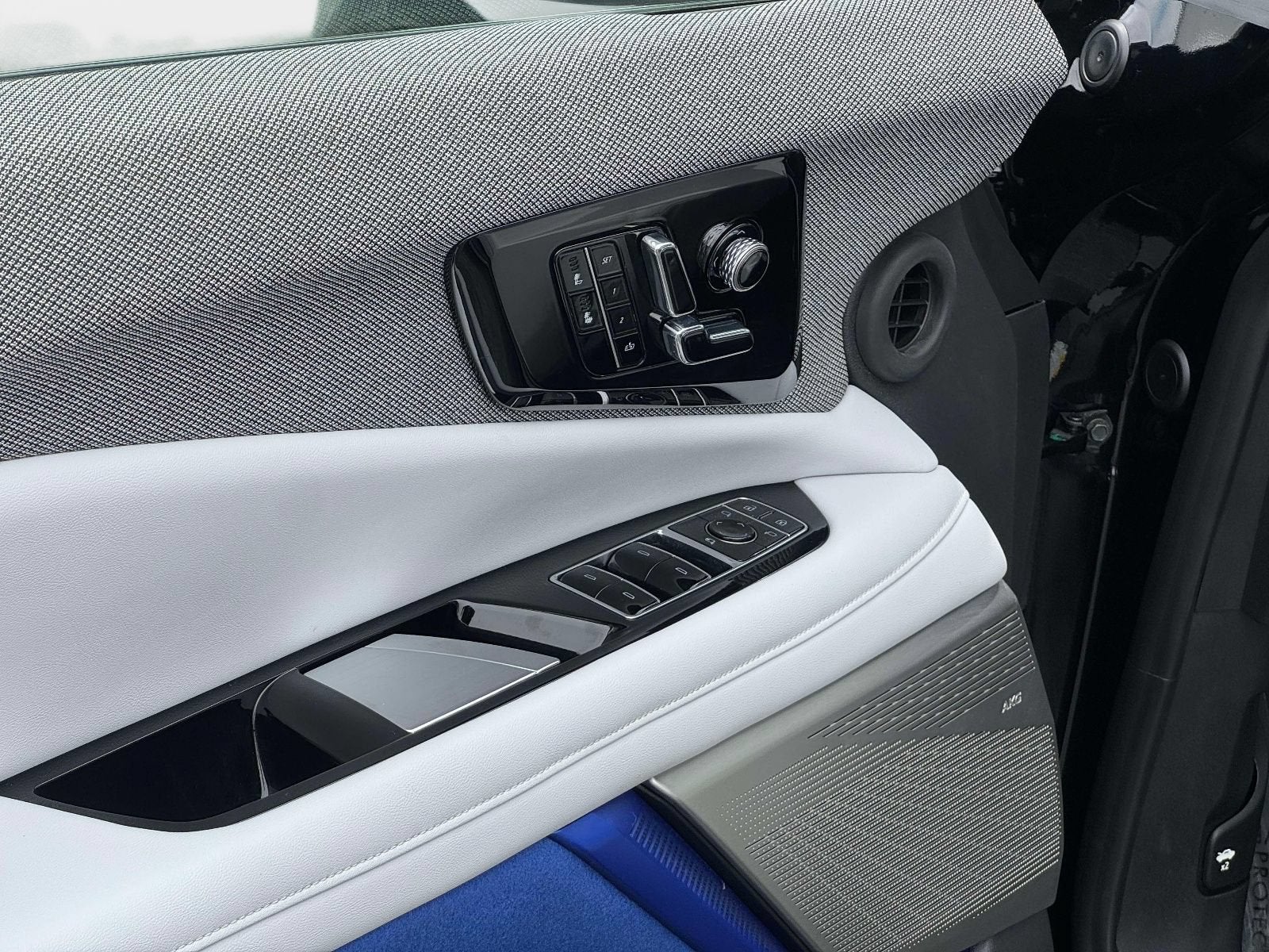 2025 Cadillac OPTIQ Luxury 1