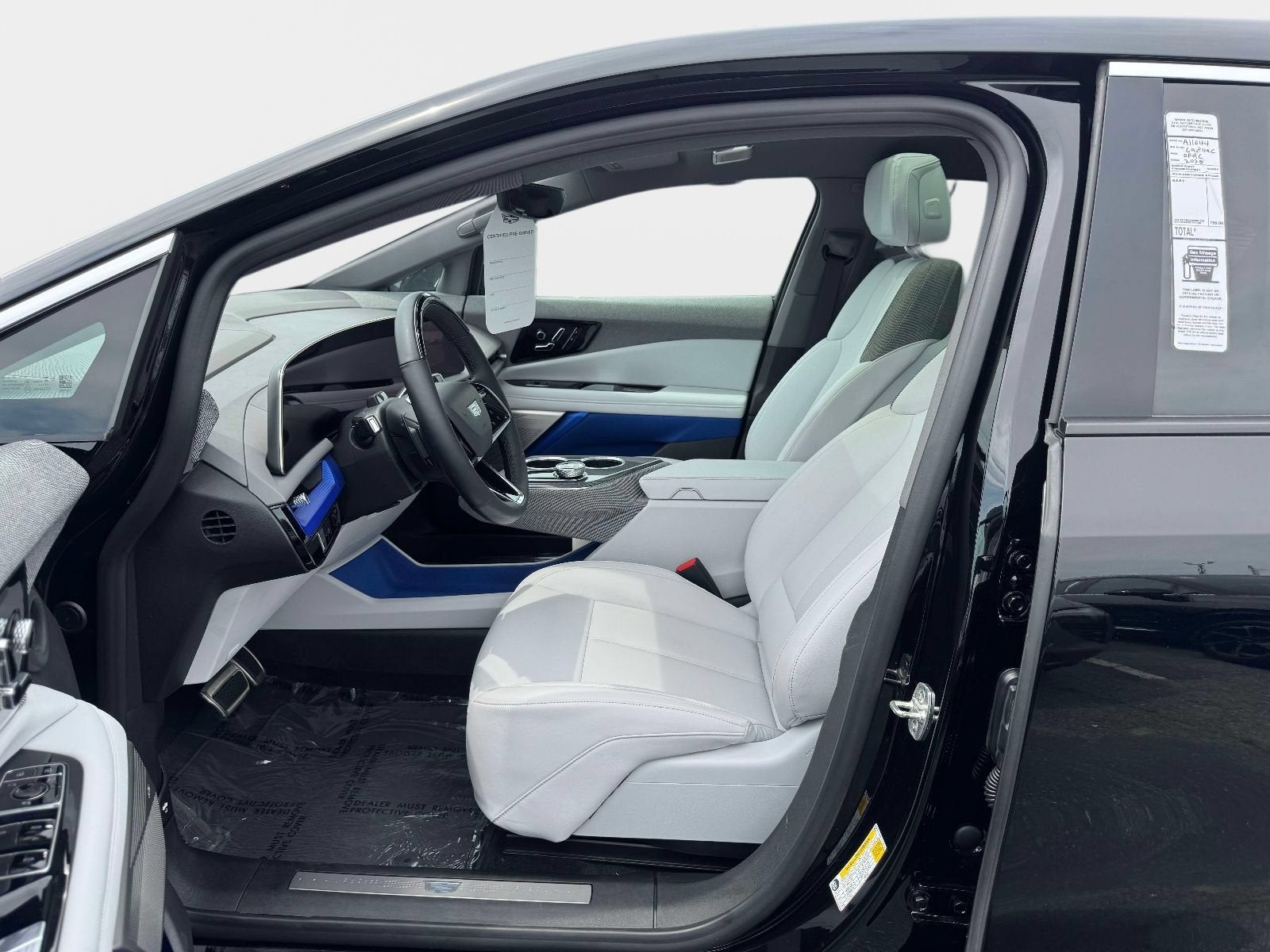 2025 Cadillac OPTIQ Luxury 1