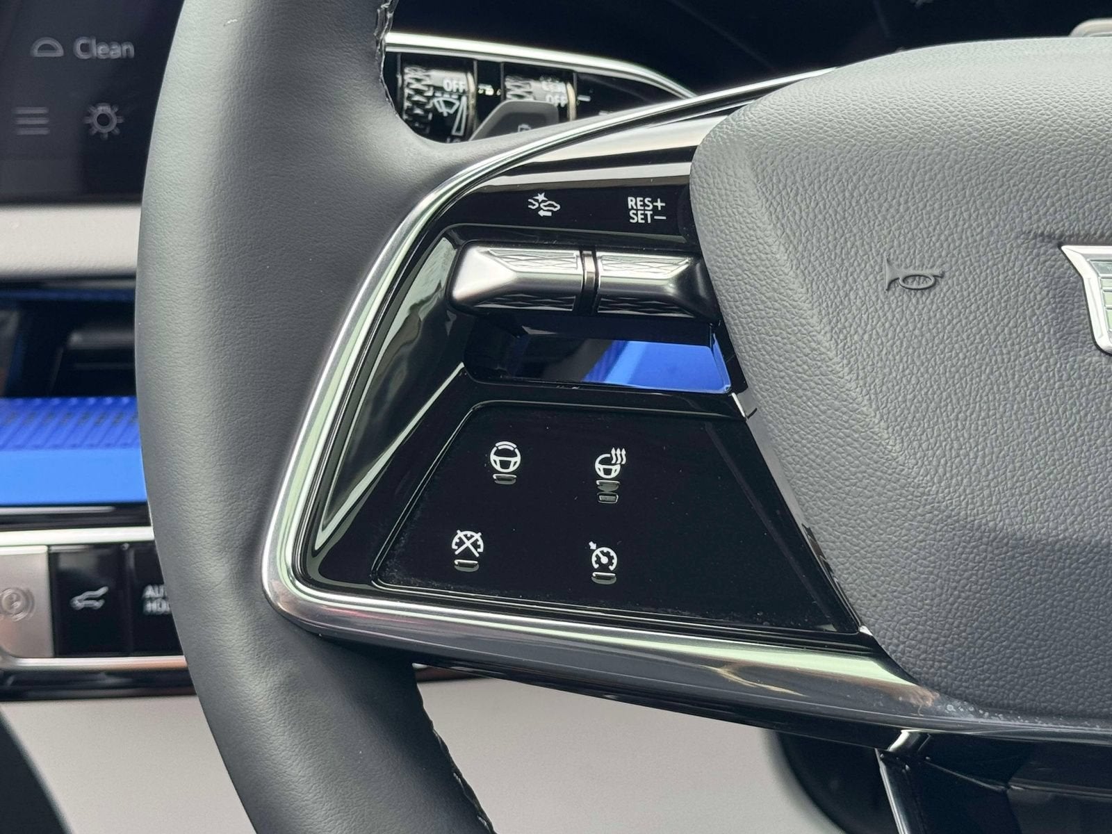 2025 Cadillac OPTIQ Luxury 1