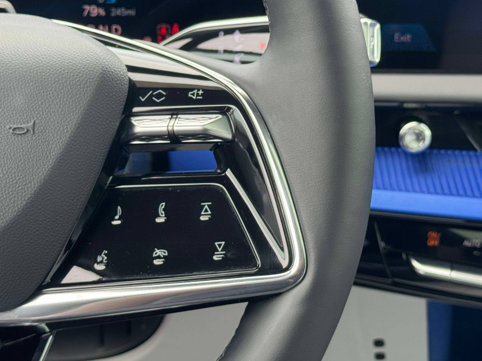 2025 Cadillac OPTIQ Luxury 1