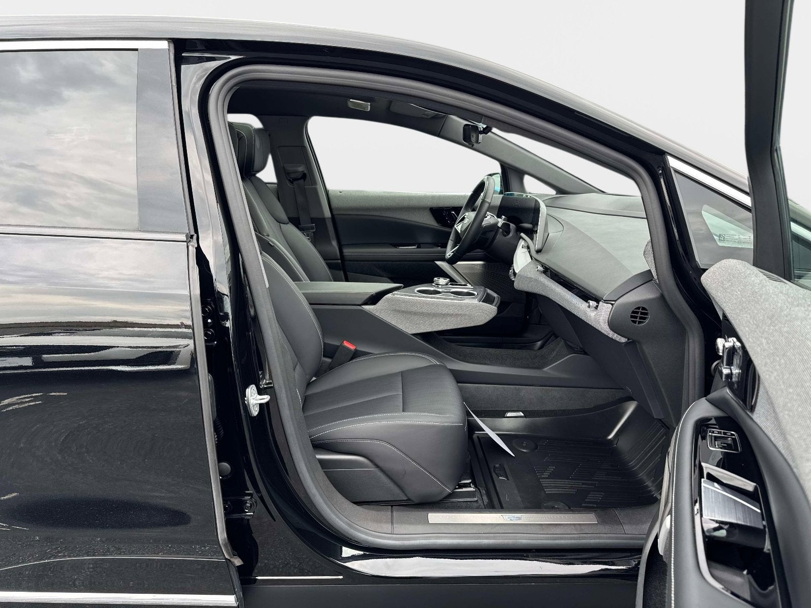 2025 Cadillac OPTIQ Luxury 2