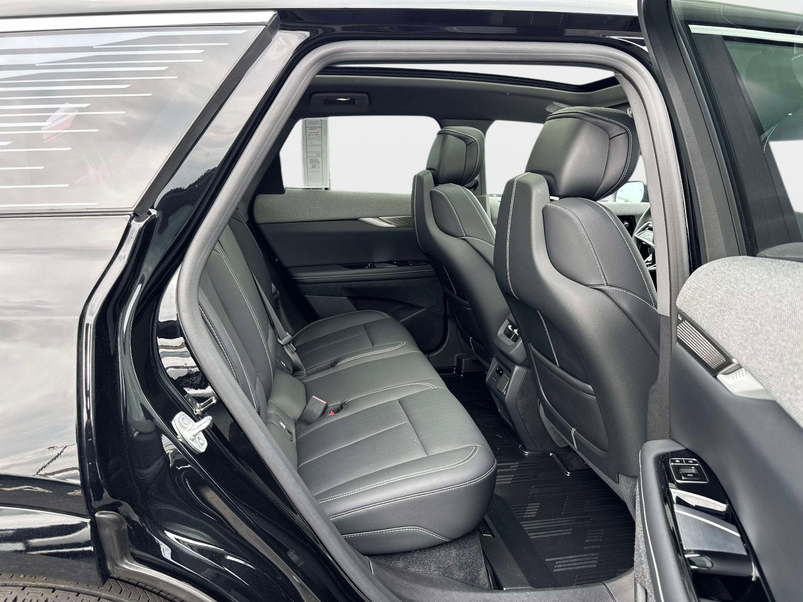 2025 Cadillac OPTIQ Luxury 2