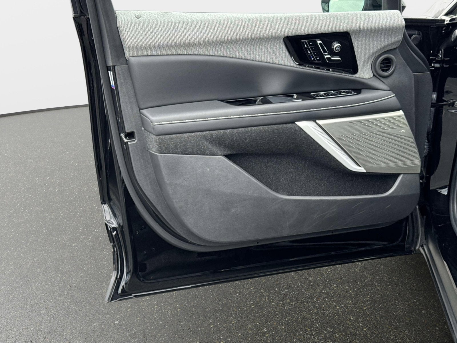 2025 Cadillac OPTIQ Luxury 2
