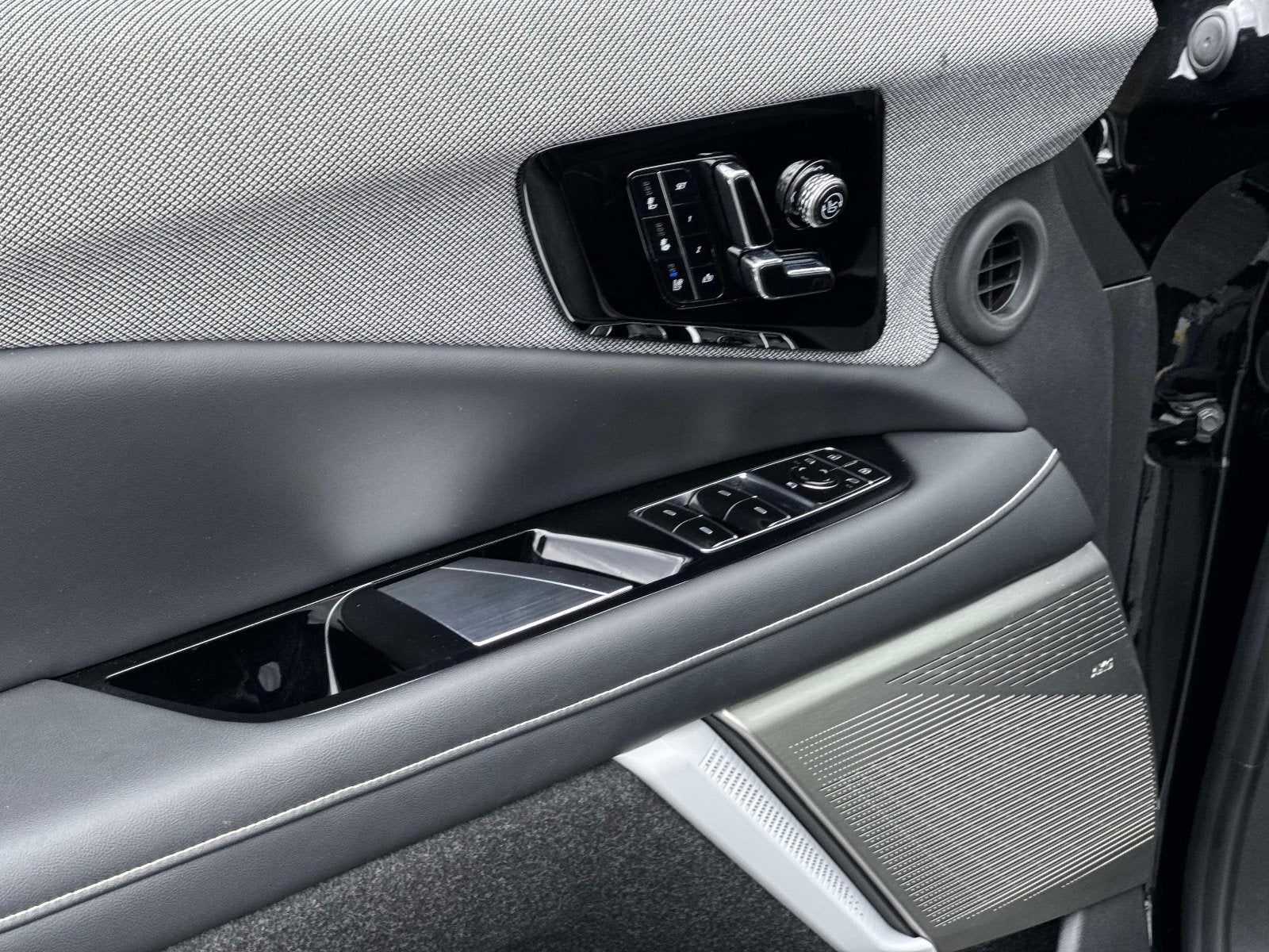 2025 Cadillac OPTIQ Luxury 2