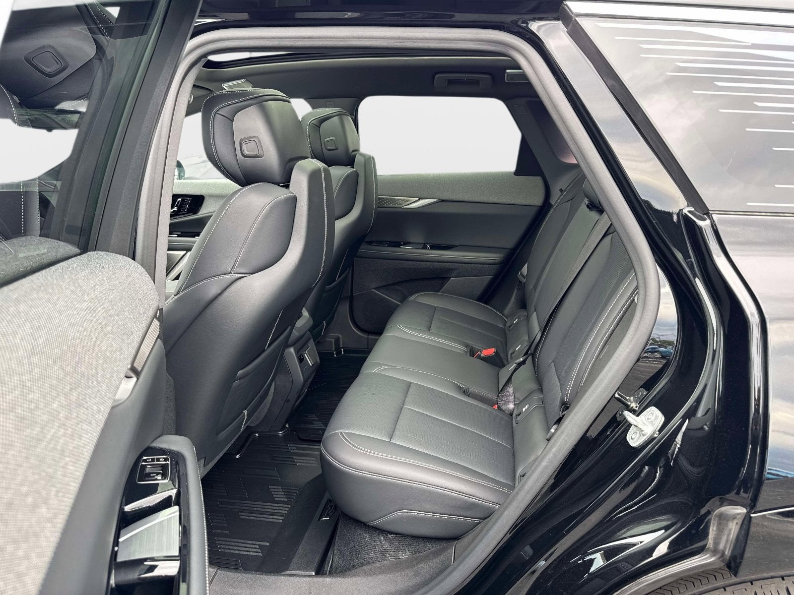 2025 Cadillac OPTIQ Luxury 2