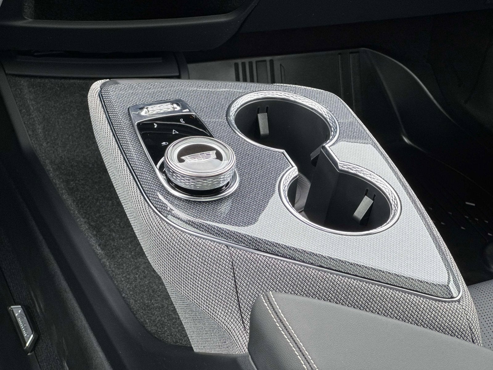 2025 Cadillac OPTIQ Luxury 2