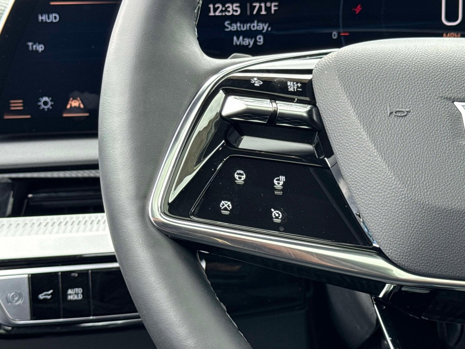 2025 Cadillac OPTIQ Luxury 2