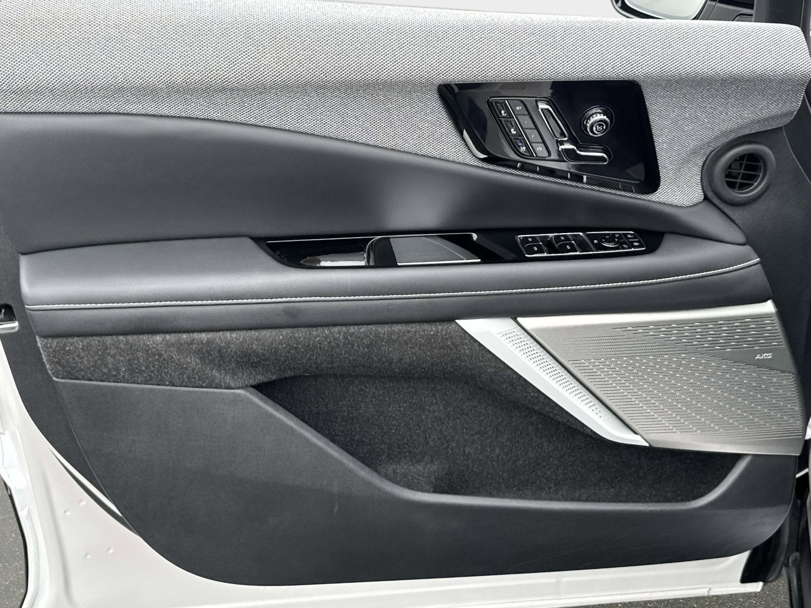 2025 Cadillac OPTIQ Luxury 2