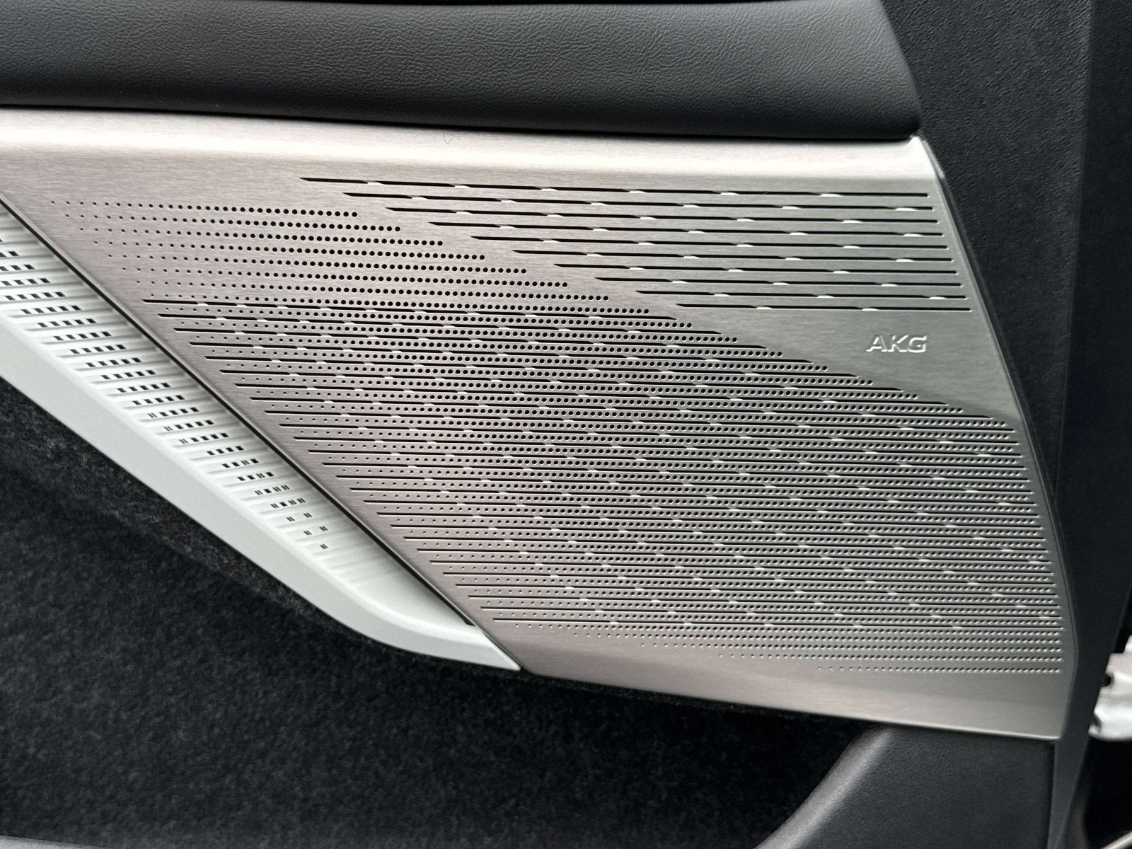 2025 Cadillac OPTIQ Luxury 2