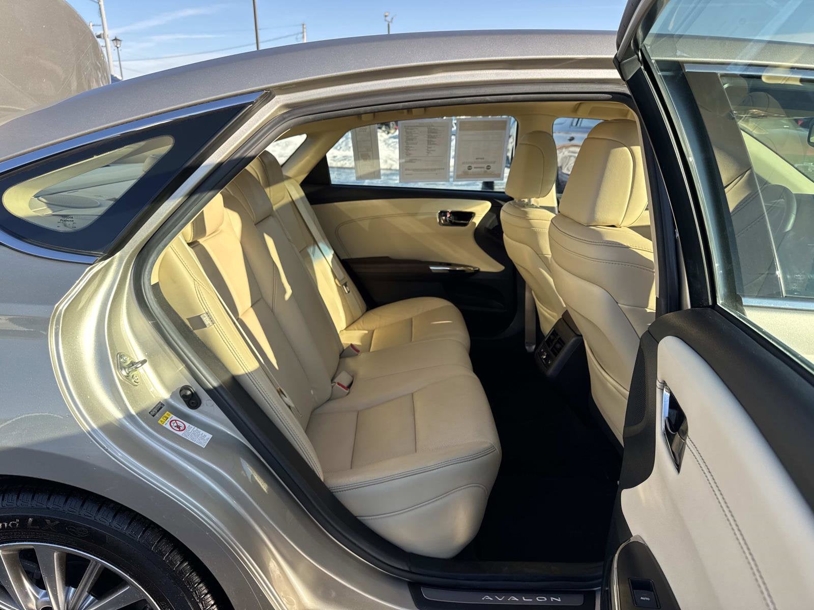 2016 Toyota Avalon Hybrid XLE Premium