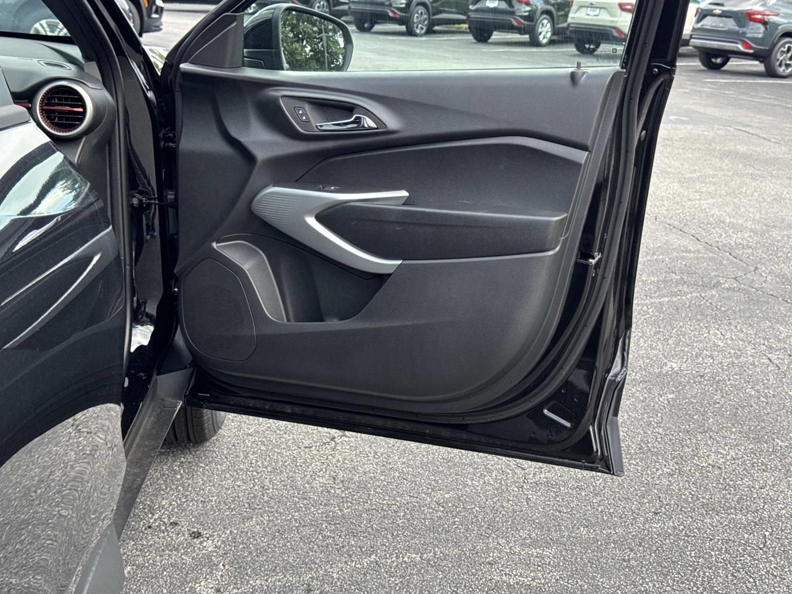 2026 Chevrolet Trax RS - Photo 10